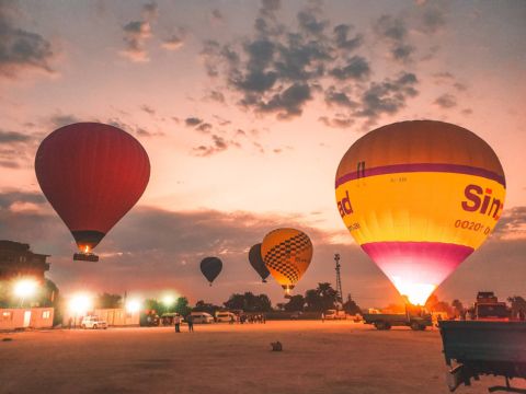 Luxor: Zbor cu balonul cu aer cald pe Malul de Vest cu preluare de la hotel