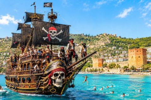Alanya piratų laivo turas su pietumis, gaiviaisiais gėrimais ir pervežimu