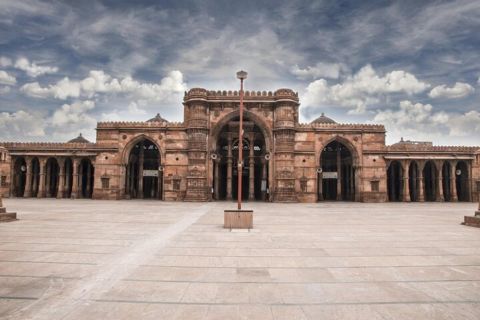 Auf den Spuren der Tempel von Gujarat