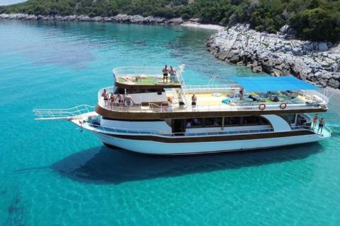 Kuşadası Tekne Turu: Öğle Yemeği ve Gidiş-Dönüş Transfer Dahil