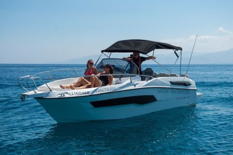 Karnic SL702 boat with, WC,Cabin, BT music and shower